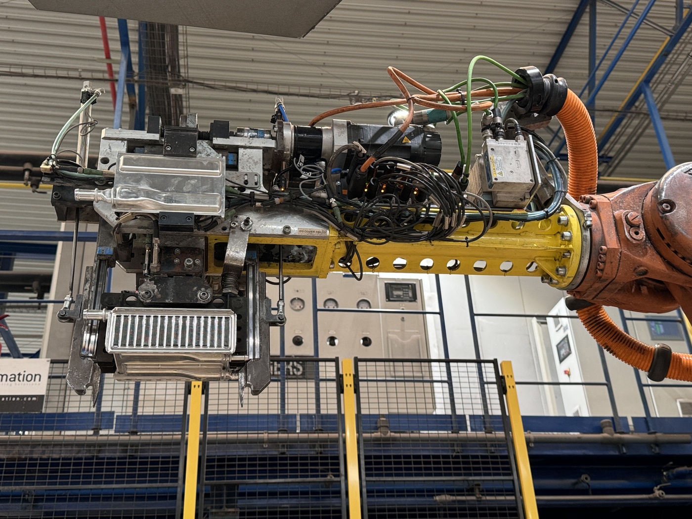 Cel·la robotitzada de fabricació d'evaporadors 2